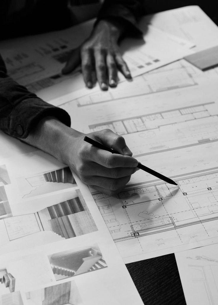 Echipa Entrex Hub — expertiză profesională în uși premium și feronerie de calitate europeană